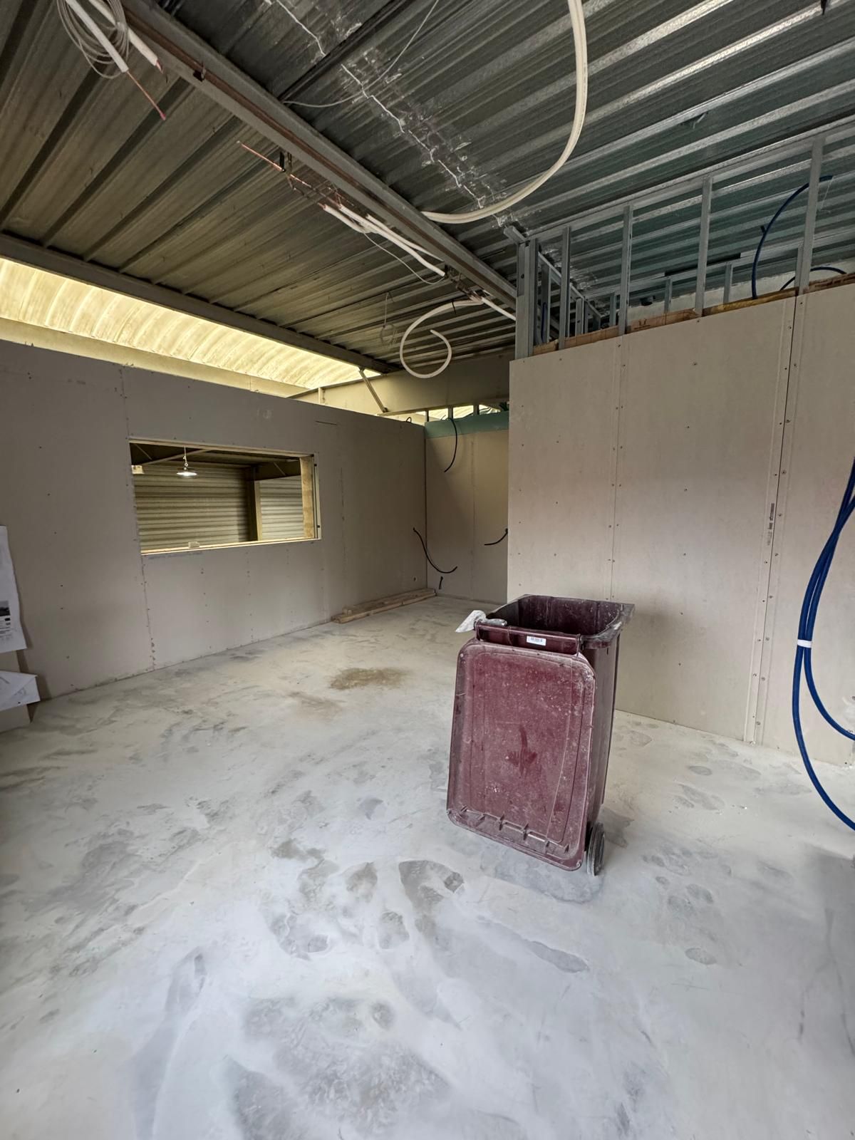 Chantier Pégase : cloisonnement plâtrerie sur ossature métallique
